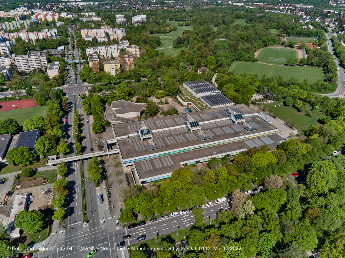 10.05.2022 - Luftbilder von der Baustelle Haus für Kinder in Neuperlach